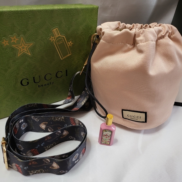💐NEW GUCCI BEAUTY COLLECTION DRAWSTRING POUCH BAG ON CROSSBODY BELT - Picture 1 of 10